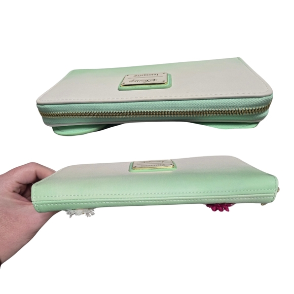 Loungefly Minnie Mouse Pressed Flower Wallet - Picture 9 of 10